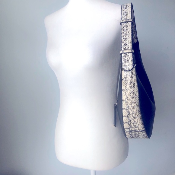 Alfani shoulder bag. - Picture 3 of 9